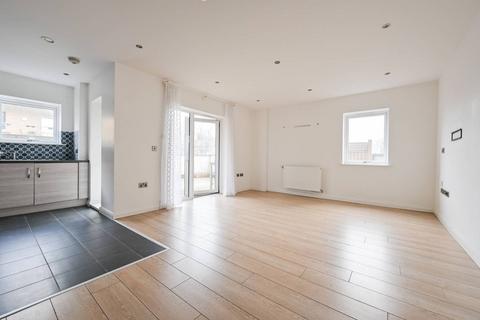 2 bedroom flat for sale, Thornbury Way, Walthamstow, London, E17