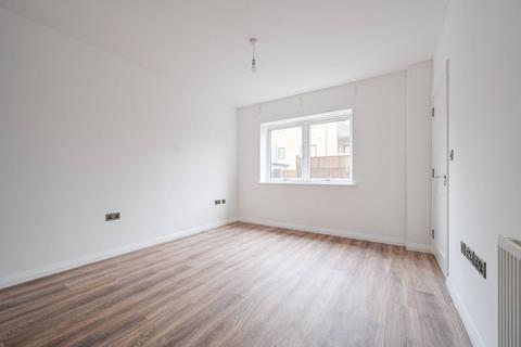 2 bedroom flat for sale, Thornbury Way, Walthamstow, London, E17