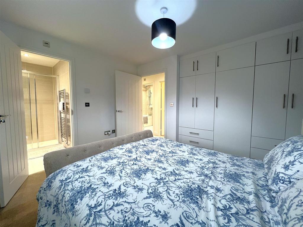 Bed 1.jpg