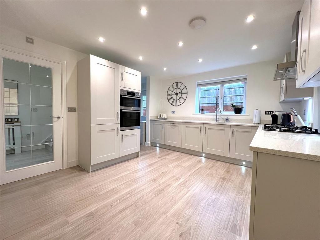 Kitchen dining rm.jpg