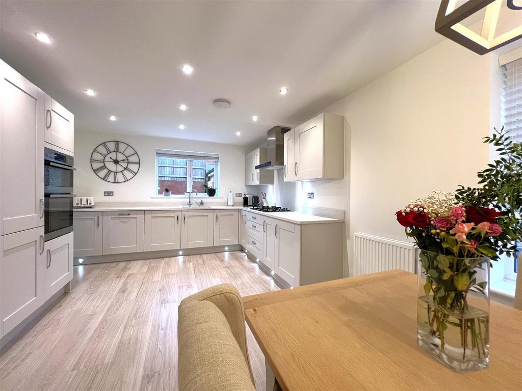 Kitchen dining.jpg