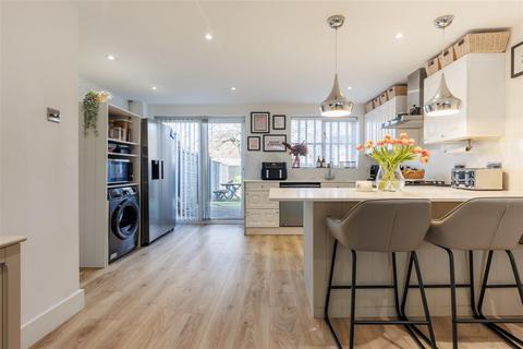 10 Tempest Mead, North Weald, Epping, CM16 6DY