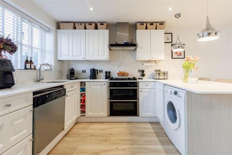 10 Tempest Mead, North Weald, Epping, CM16 6DY