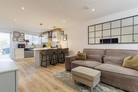 10 Tempest Mead, North Weald, Epping, CM16 6DY