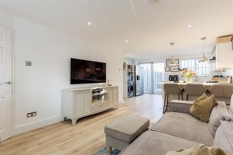 10 Tempest Mead, North Weald, Epping, CM16 6DY