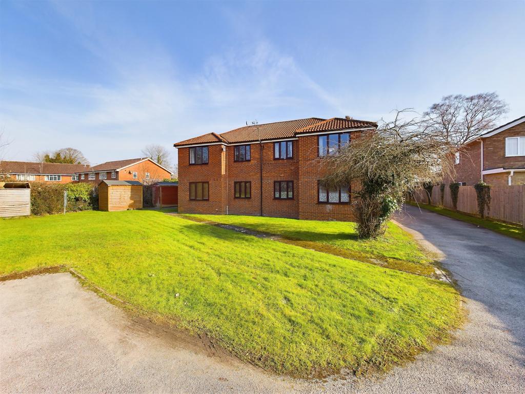 Princes Risborough HP27 1 Bed Flat For Sale 180 000 princes-risborough-hp27-1-bed-flat-for-sale-180-000