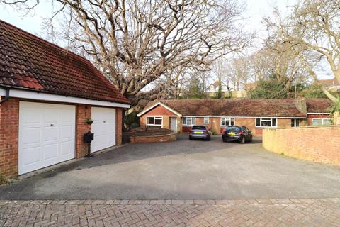 5 bedroom bungalow for sale, De la Warr Road, Bexhill-on-Sea, TN40