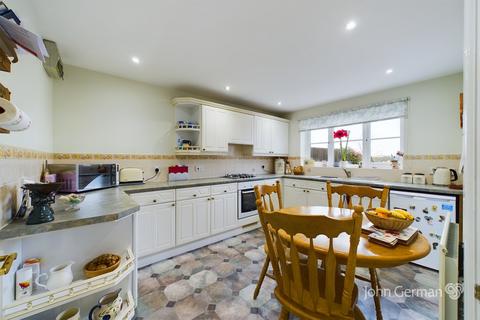 4 bedroom detached house for sale, Kinver Road, Burton-on-Trent