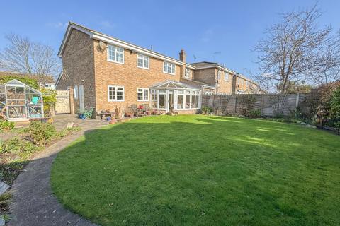 4 bedroom semi-detached house for sale, Bishopsteignton, Shoeburyness, Southend-on-Sea