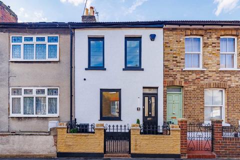 4 bedroom terraced house to rent, Mayfield Road, London E17