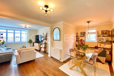4 bedroom semi-detached house for sale, Cambridge Drive, Potters Bar EN6