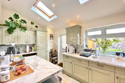 4 bedroom semi-detached house for sale, Cambridge Drive, Potters Bar EN6