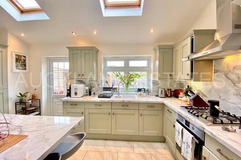 4 bedroom semi-detached house for sale, Cambridge Drive, Potters Bar EN6