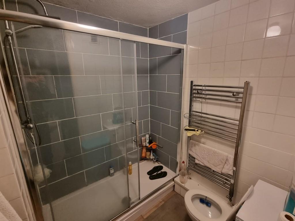 F162 bathroom b1 1uh