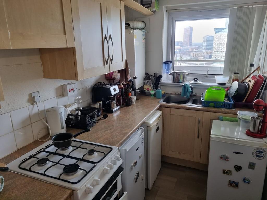F162 kitchen photo2 b1 1uh
