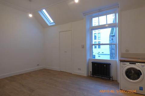 3 bedroom mews to rent, 13 Dewar Place Lane