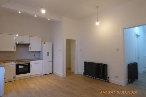 3 bedroom mews to rent, 13 Dewar Place Lane