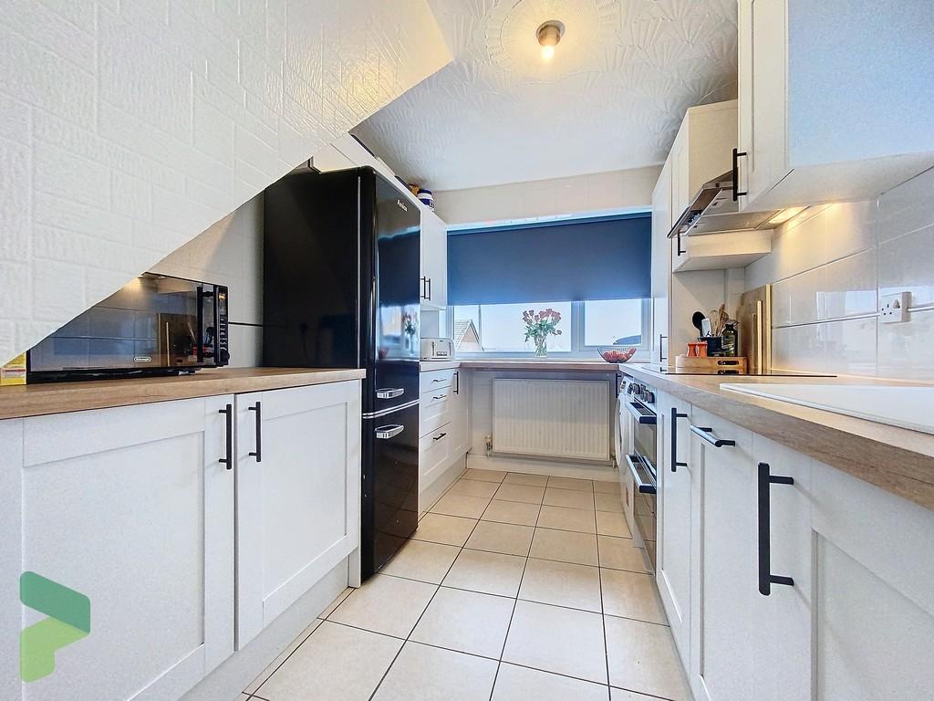 Fully fitted kitchen