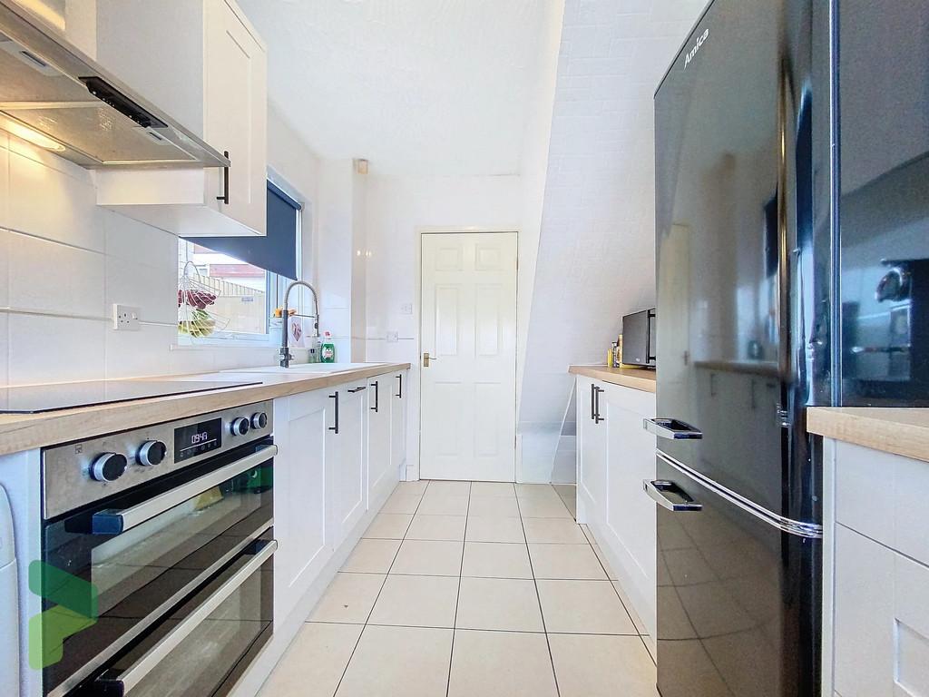 Fully fitted kitchen