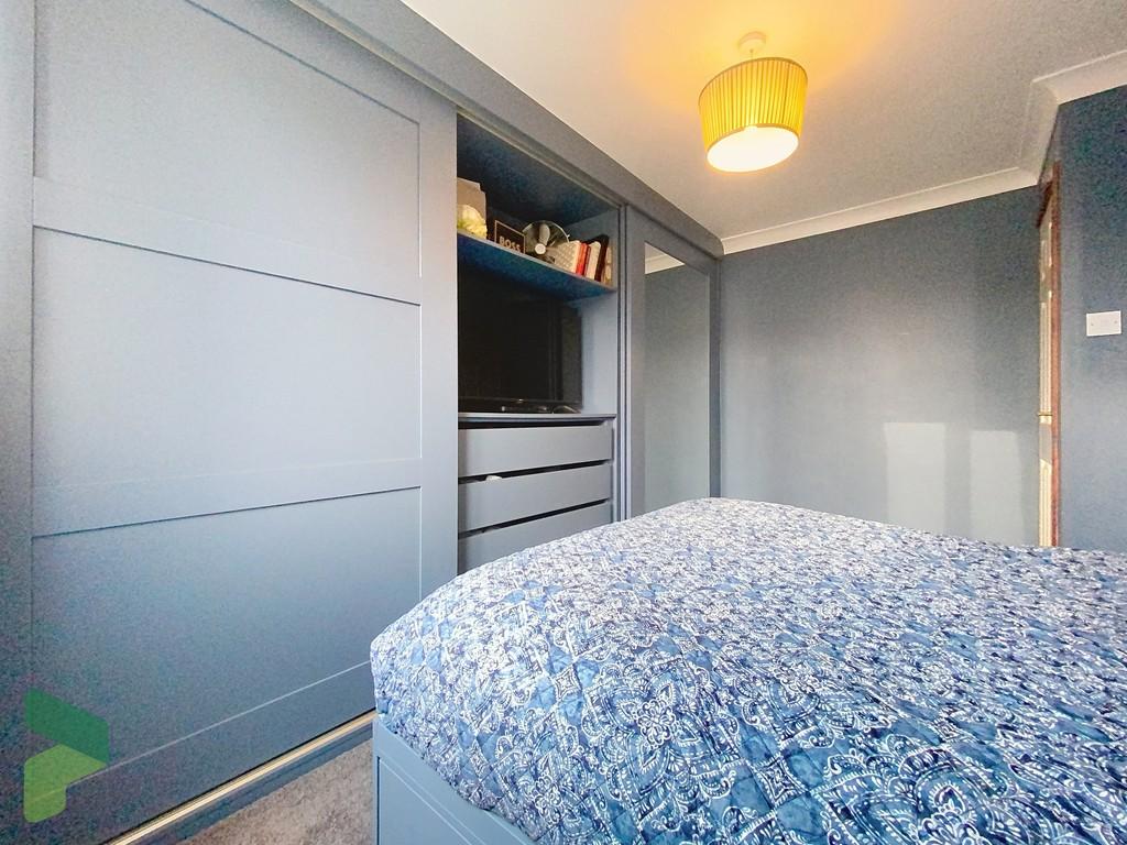 Wardrobes bedroom 1