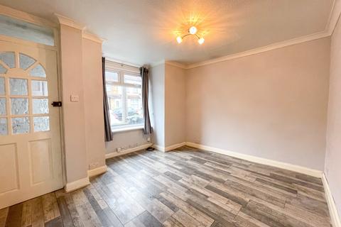 2 bedroom terraced house to rent, Cecil Road, Gravesend, Kent, DA11 7DG