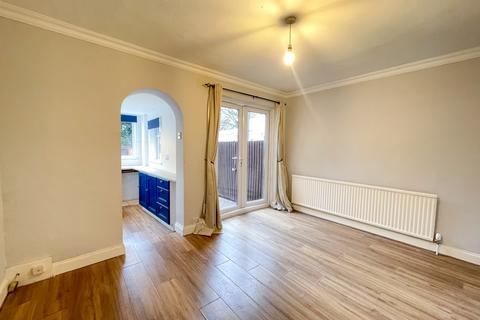 2 bedroom terraced house to rent, Cecil Road, Gravesend, Kent, DA11 7DG