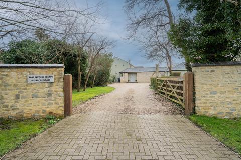 4 Leys Road, Loughton, Milton Keynes, MK5 8AZ