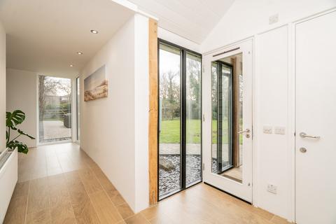 4 Leys Road, Loughton, Milton Keynes, MK5 8AZ