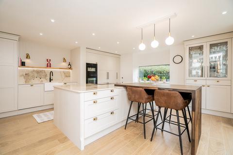 4 Leys Road, Loughton, Milton Keynes, MK5 8AZ