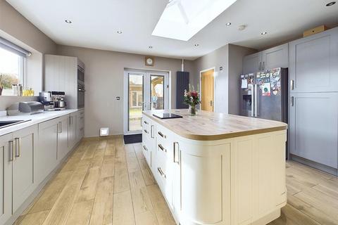 77 Sandyleaze, Gloucester, GL2 0PU