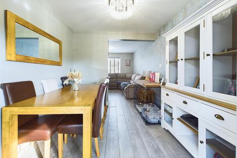 77 Sandyleaze, Gloucester, GL2 0PU