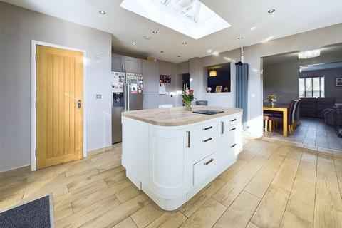 77 Sandyleaze, Gloucester, GL2 0PU
