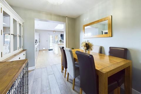 77 Sandyleaze, Gloucester, GL2 0PU