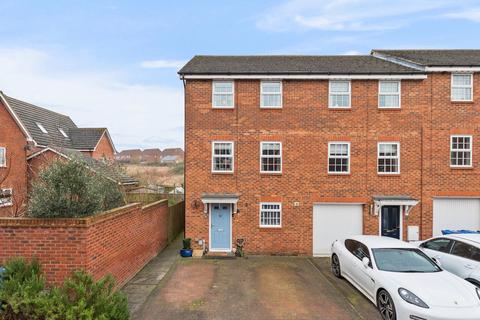 4 bedroom townhouse for sale, Wheatfield Drive, Burton Latimer, NN15