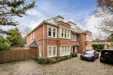 2 bedroom apartment for sale, Cobham