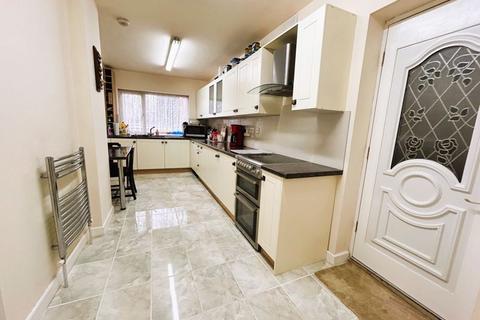 3 bedroom semi-detached house for sale, Chapel Avenue, Brownhills, Walsall WS8 7NT