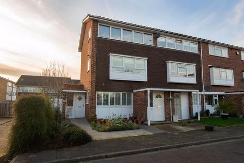 2 bedroom apartment for sale, Carlyle Close, West Molesey