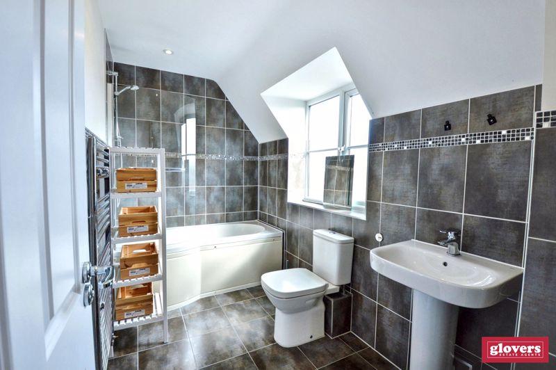 Bathroom   2 nd floor