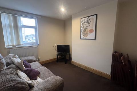 4 bedroom apartment to rent, Borough Road, TS1