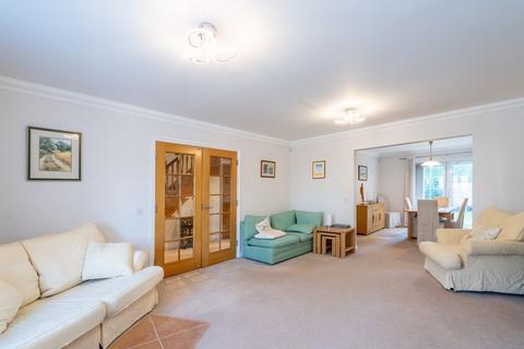 3 bedroom detached house for sale, Willowmead Close, Chichester