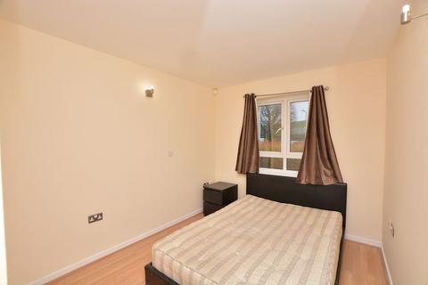 2 bedroom apartment to rent, Sovereign Heights, Slough