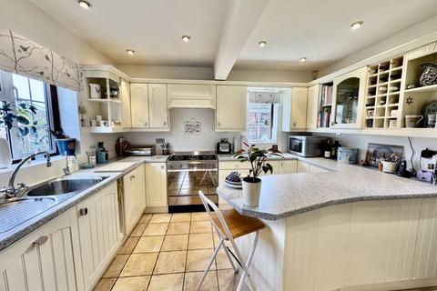 4 bedroom detached house for sale, Whitehouse Lane, Wooburn Green HP10