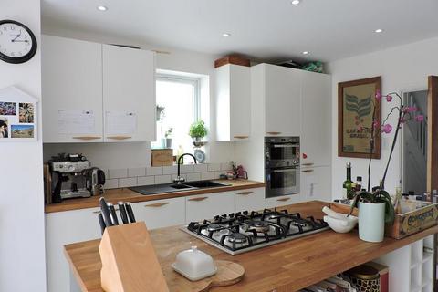 5 bedroom semi-detached house to rent, Brittany Road, Hove