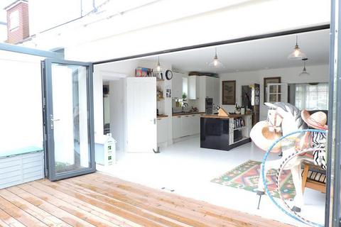 5 bedroom semi-detached house to rent, Brittany Road, Hove