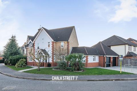 18 Tylers Crescent, Hornchurch, RM12 6SY