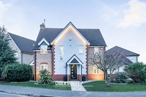 18 Tylers Crescent, Hornchurch, RM12 6SY