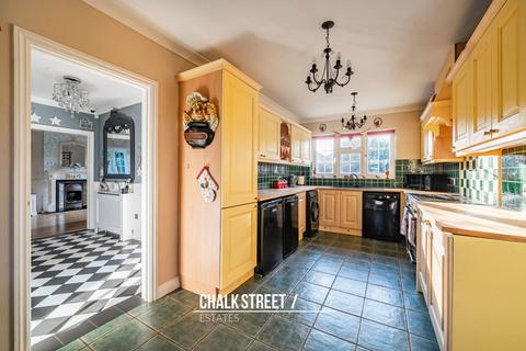 18 Tylers Crescent, Hornchurch, RM12 6SY