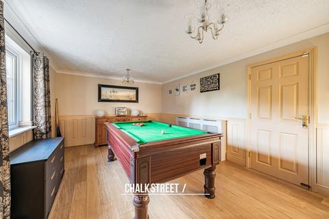 18 Tylers Crescent, Hornchurch, RM12 6SY