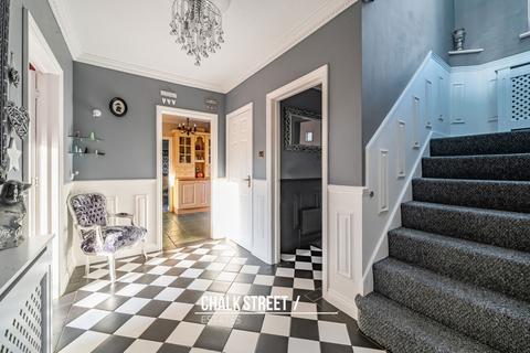18 Tylers Crescent, Hornchurch, RM12 6SY
