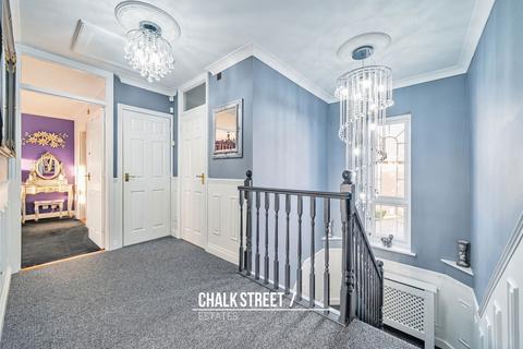 18 Tylers Crescent, Hornchurch, RM12 6SY